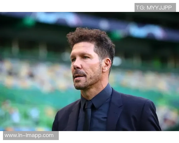 马德里竞技主帅西蒙尼获2025年金足奖传奇荣誉称号