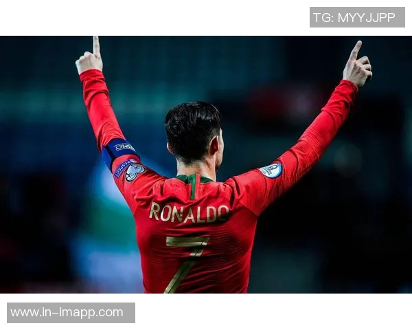 德约赞同C罗追求千球目标的坚定态度与严肃表情