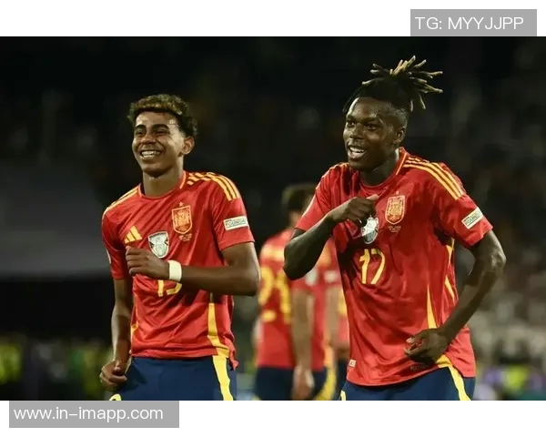 拉菲尼亚与亚马尔庆祝进球合影分享展现默契合作与友谊之情