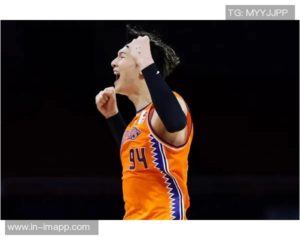 祝上海男篮队长王哲林32岁生日快乐愿你健康无畏勇往直前 祝上海男篮队长王哲林32岁生日快乐愿你健康无畏勇往直前